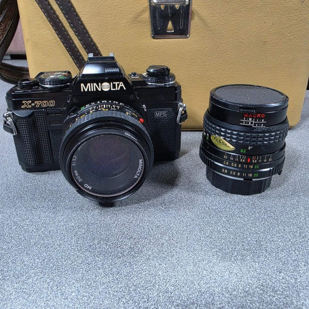 Minolta X-700 SLR 35mm Film Camera Kit MD 50mm 1.7 28mm Macro Bundle Works!